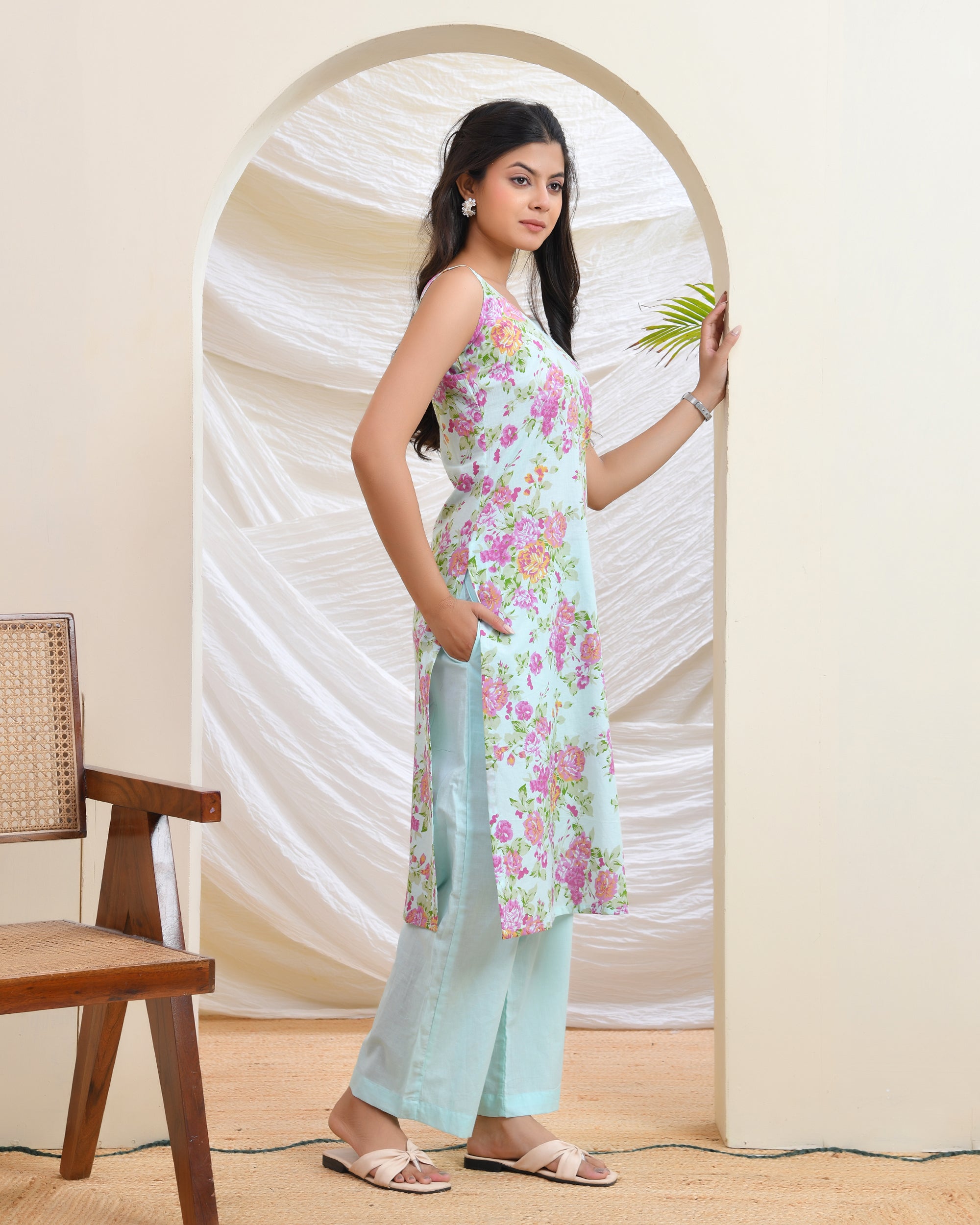 Poppy Sleevless Kurta Set