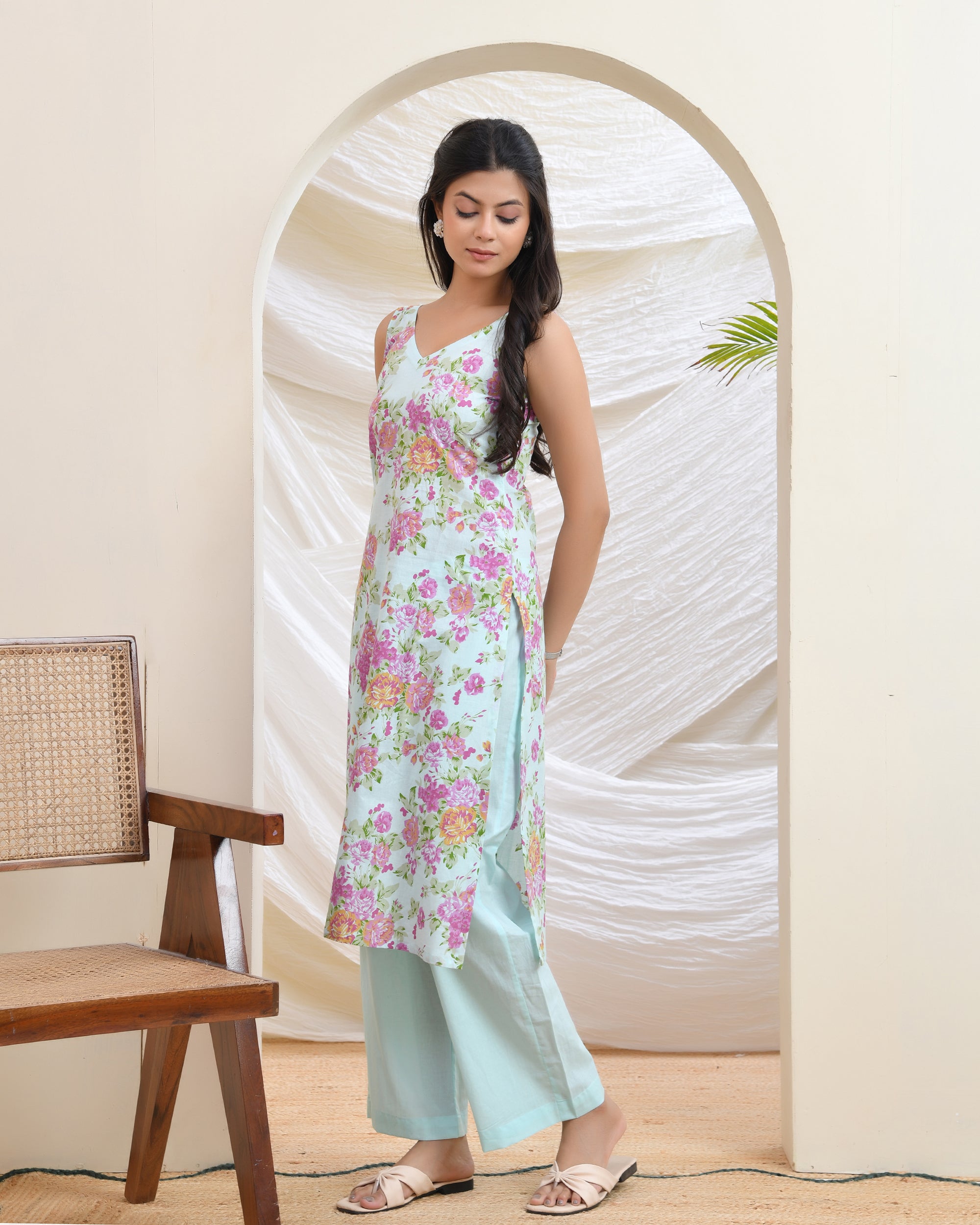 Poppy Sleevless Kurta Set