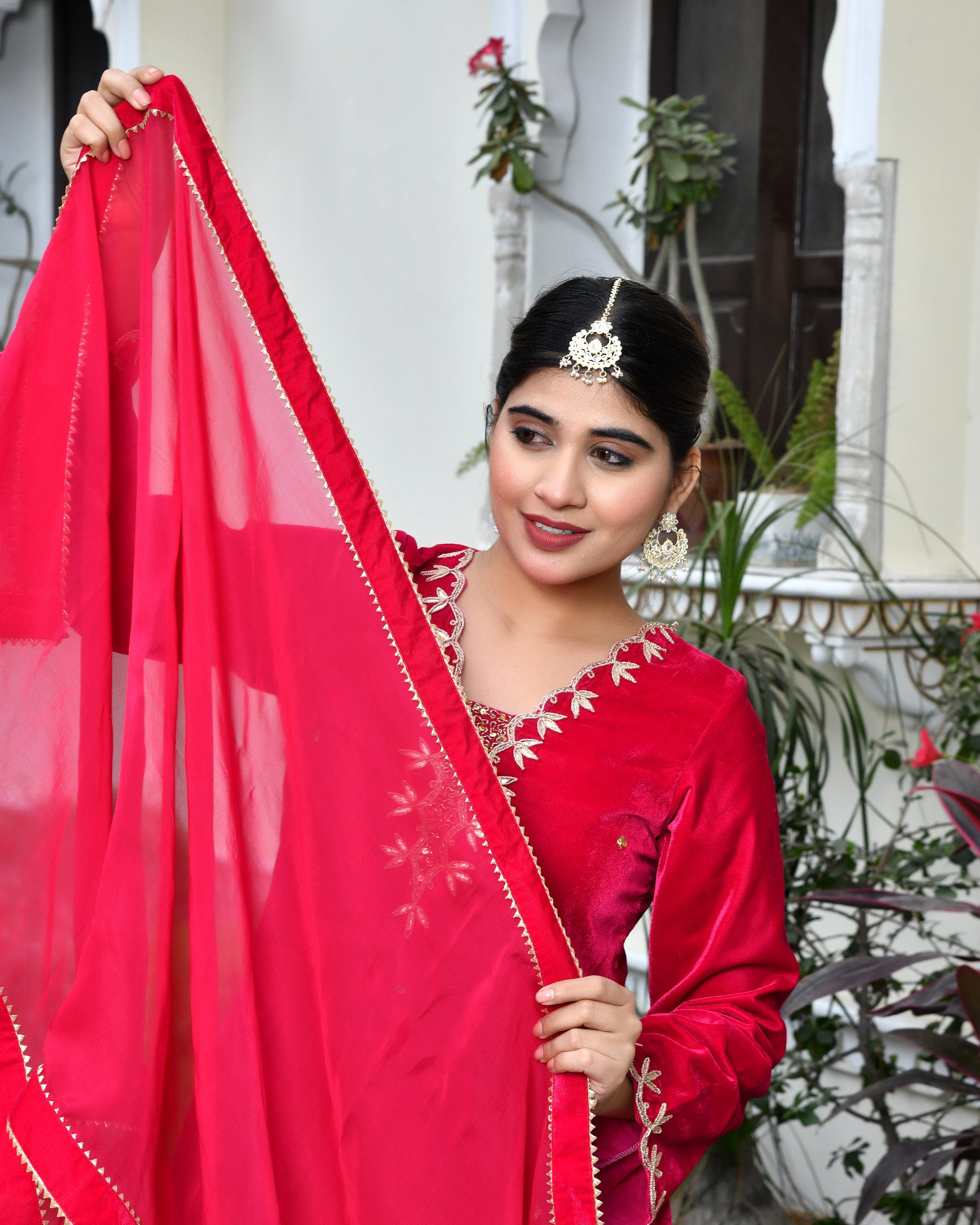 Gulabi Galiya Velvet Suit Set